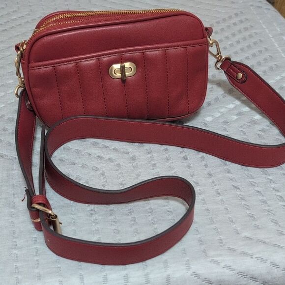Unbranded Handbags - Elegant Red Crossbody Bag